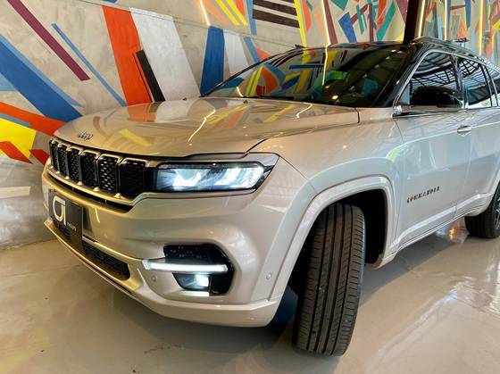 JEEP COMMANDER 2.0 TD380 TURBO DIESEL OVERLAND AT9 JEEP COMMANDER 2.0 TD380 TURBO DIESEL OVERLAND AT9